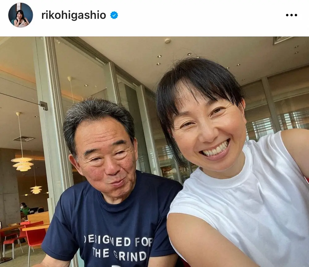 東尾理子「そっくり！」父の日2ショット　「どっから見ても親子」「修パパはデレーですね」