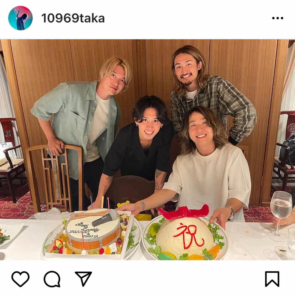 ワンオクTaka　Tomoya35歳誕生日に食事会での4ショット「最強の家族であり最強のメンバー」