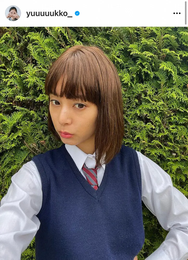 新木優子　ボブ＆制服姿でのウインクショットに反響「かわいすぎ」「十分いけてますね」「現役JKですか」