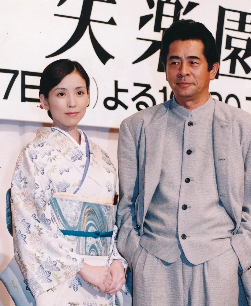 1997年、日本テレビ「失楽園」制作発表での古谷一行さんと川島なお美さん