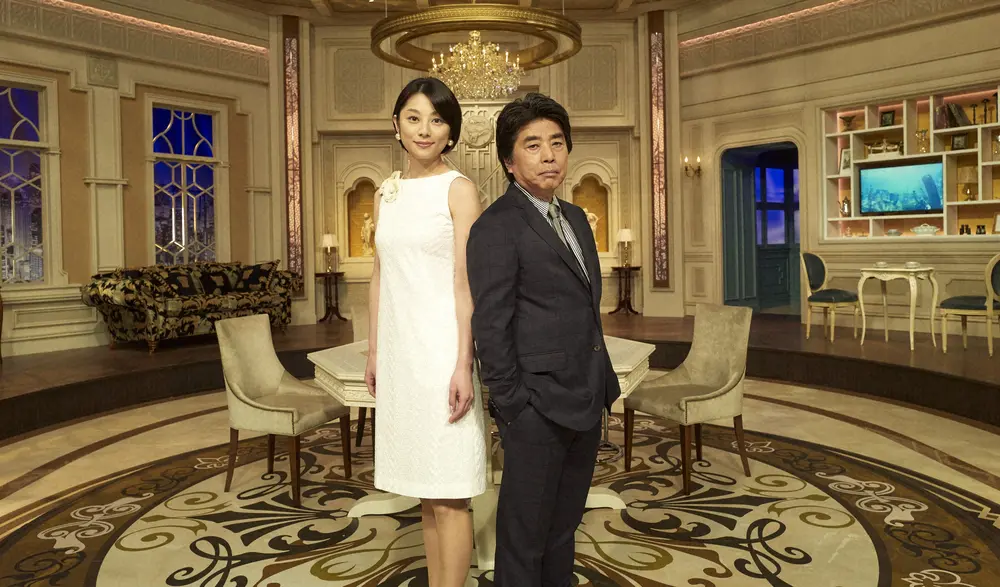カンブリア宮殿に出演する小池栄子（左）と村上龍氏（C）テレビ東京