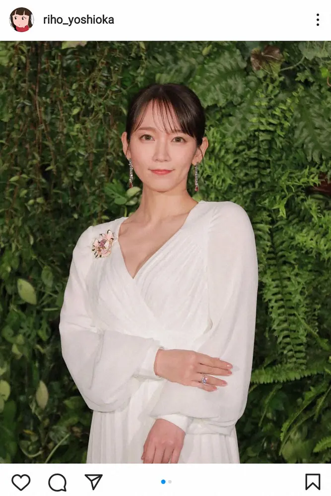 吉岡里帆　胸元すっきり白ドレス姿に「美しすぎてスマホ画面割れるかと」「眩し過ぎて目のやり場に…」の声