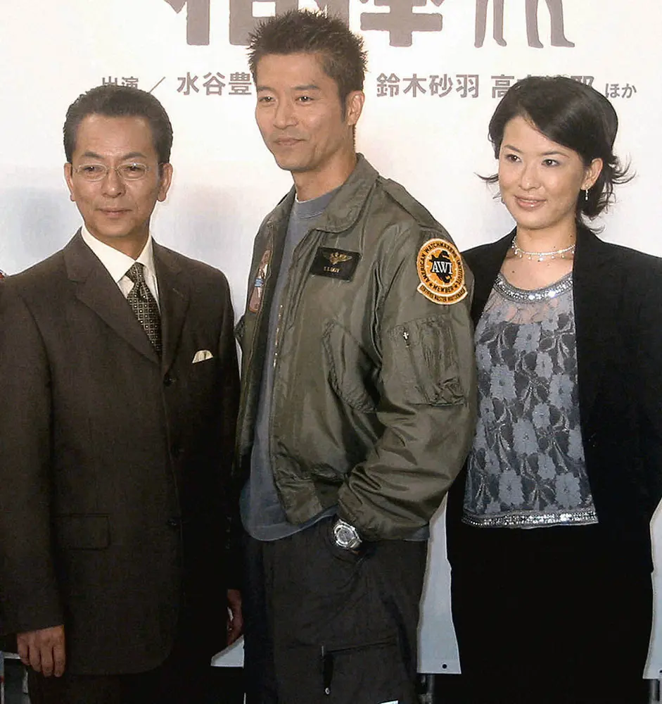 2003年「相棒」制作発表会での（左から）水谷豊、寺脇康文、鈴木砂羽