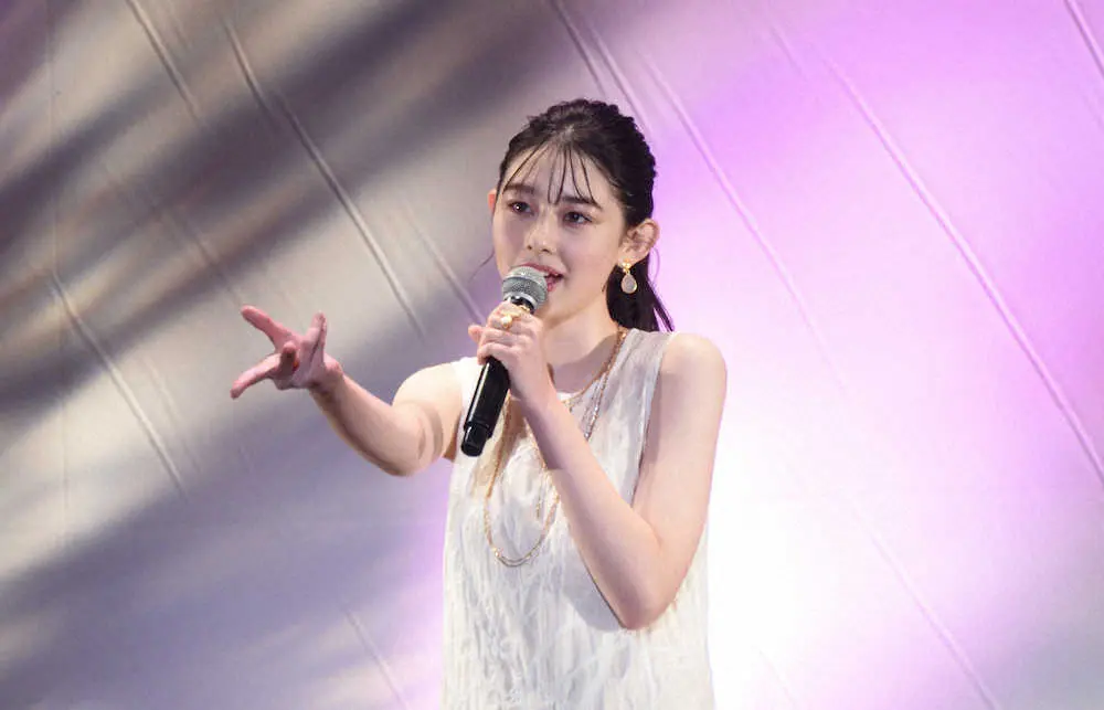 石川花　CDデビューライブ　透明感のある歌声で「いつか海外でもライブを」