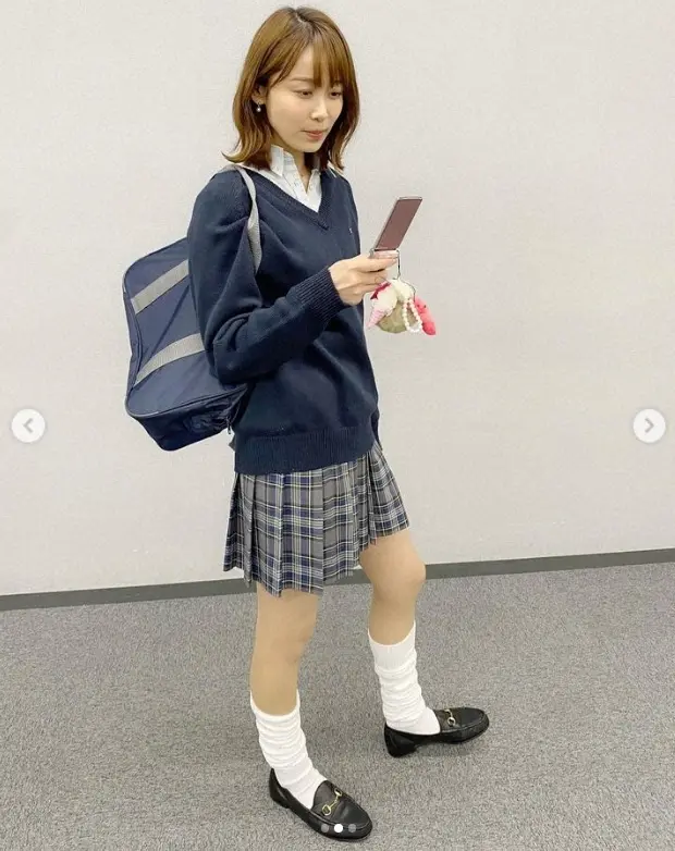 【画像・写真】TBS良原安美アナ　ミニスカ女子高生姿披露に「違和感無し」「全然いける」