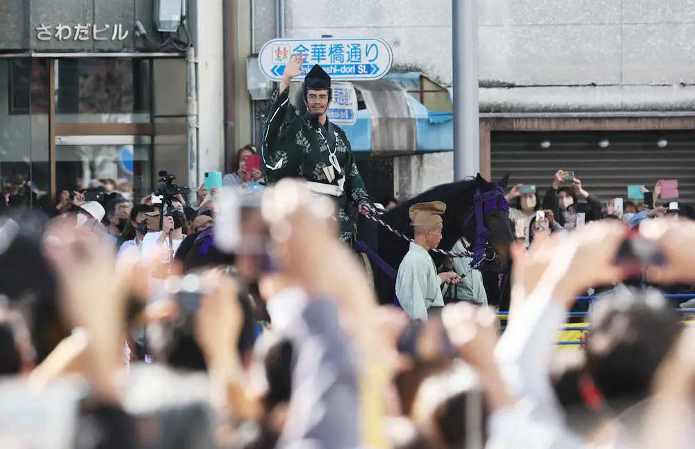 【画像・写真】伊藤英明　キムタク信長との武者行列ショット披露に「お二人最高にカッコ良かった」「絵巻のよう」の声