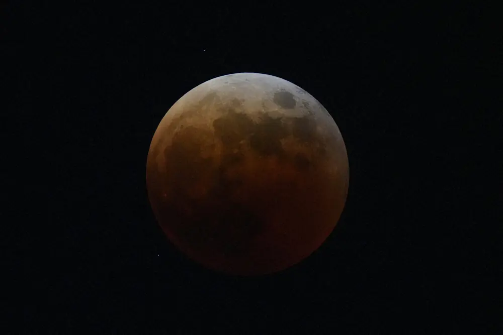 【画像・写真】皆既月食×天王星食　“442年ぶり”幻想的な天体ショーに反響　ネット「浪漫感じる」「ロマンチックや」