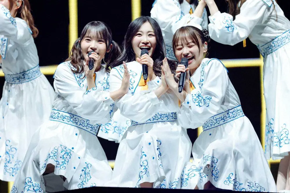 【画像・写真】全国ツアー東京公演でライブ復帰した日向坂46の潮紗理菜（中央）