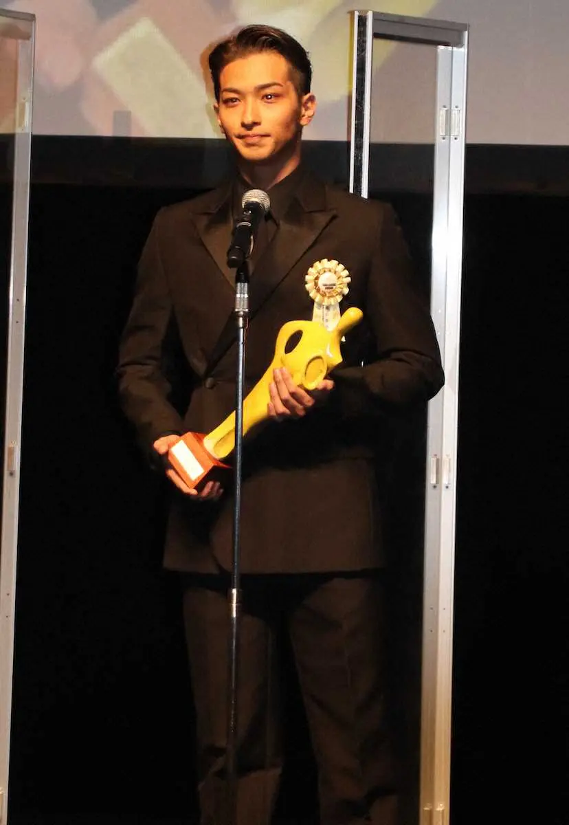 「第14回TAMA映画賞」授賞式に登壇し、最優秀新進男優賞を受賞した横浜流星（撮影・望月　清香）
