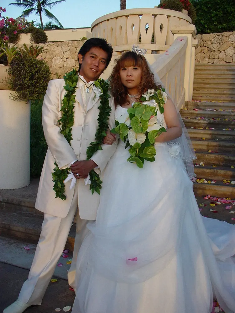 ハワイ挙式で幸せいっぱいの前田耕陽と海原ともこ（2006年12月10日撮影）