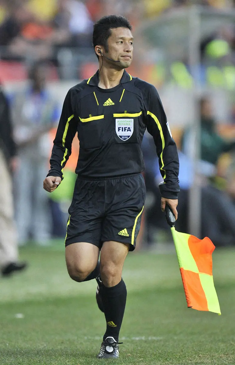 2010年W杯南アフリカ大会の準々決勝・オランダ・ブラジル戦で審判を務める相樂亨副審（共同）