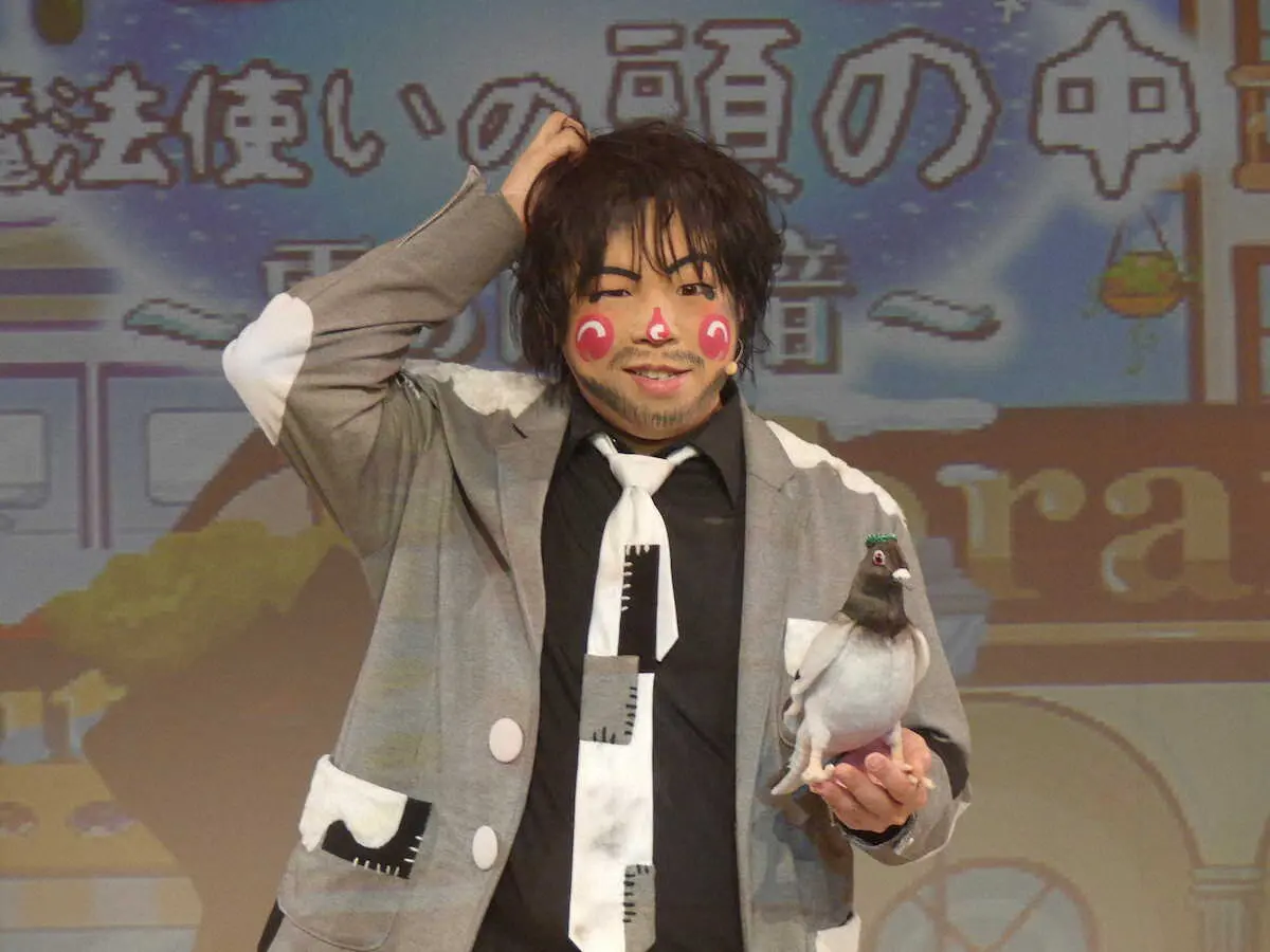 トランスジェンダー告白の魔法使いアキットの東京公演スタート　「体は男性で、心は女性です」