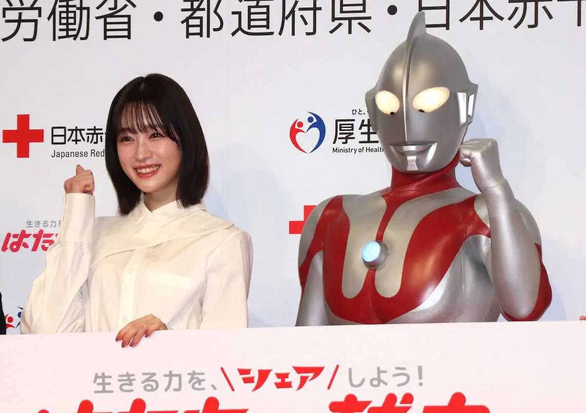 高橋ひかる　ウルトラマンの筋肉美にうっとり「やっぱりみんなのヒーロー」「はたちの献血」キャンペーン