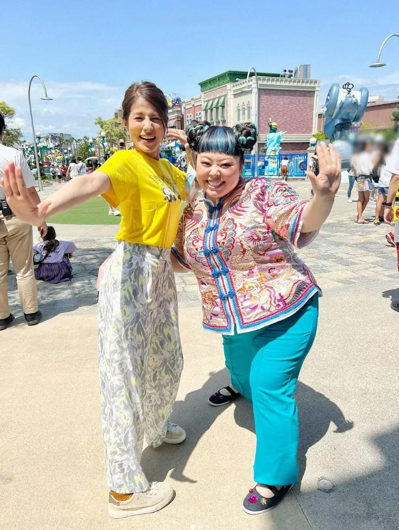 【画像・写真】永島優美アナ　ビッグなイチゴとのスマイルショット公開に「アメージング」「やっぱり笑顔最高」