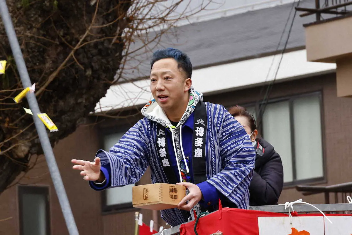 博多座の二月花形歌舞伎に出演する市川猿之助らが節分の豆まき神事に参加