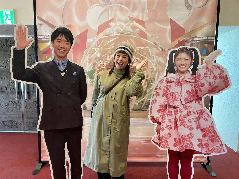「新婚さんいらっしゃい!」の公開収録で一緒に撮れる藤井隆と井上咲楽の等身大パネル　（写真提供　ABCテレビ）