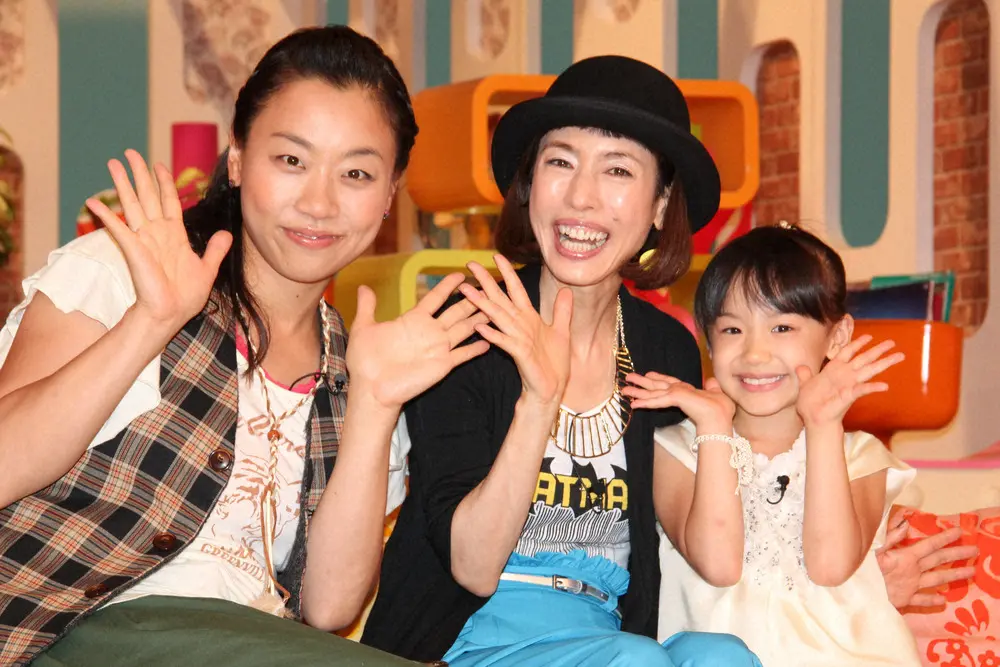 2011年9月、日テレ「メレンゲの気持ち」収録で笑顔を見せる（左から）いとうあさこ、久本雅美、芦田愛菜