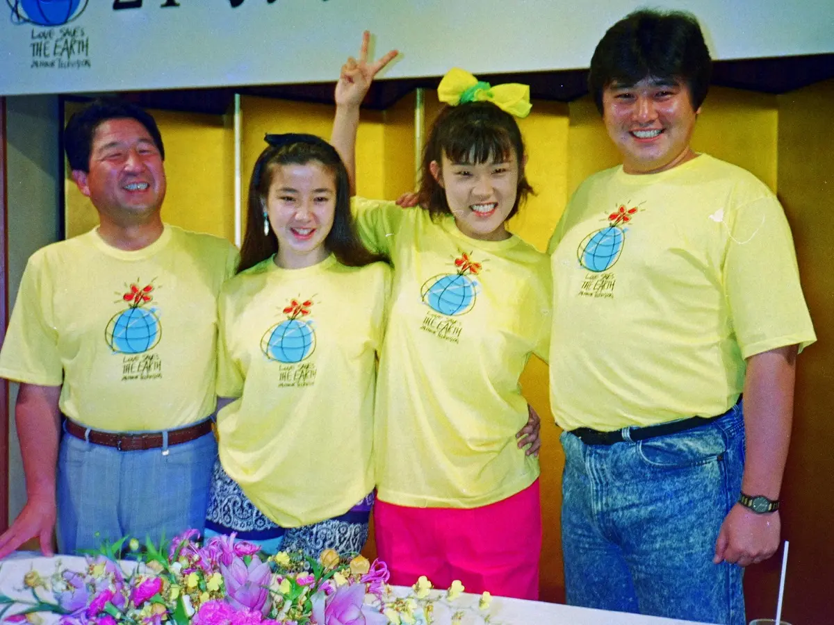 1990年、日本テレビ「愛は地球を救う」発表会見で(左から）徳光和夫、宮沢りえ、山田邦子、渡辺徹さん