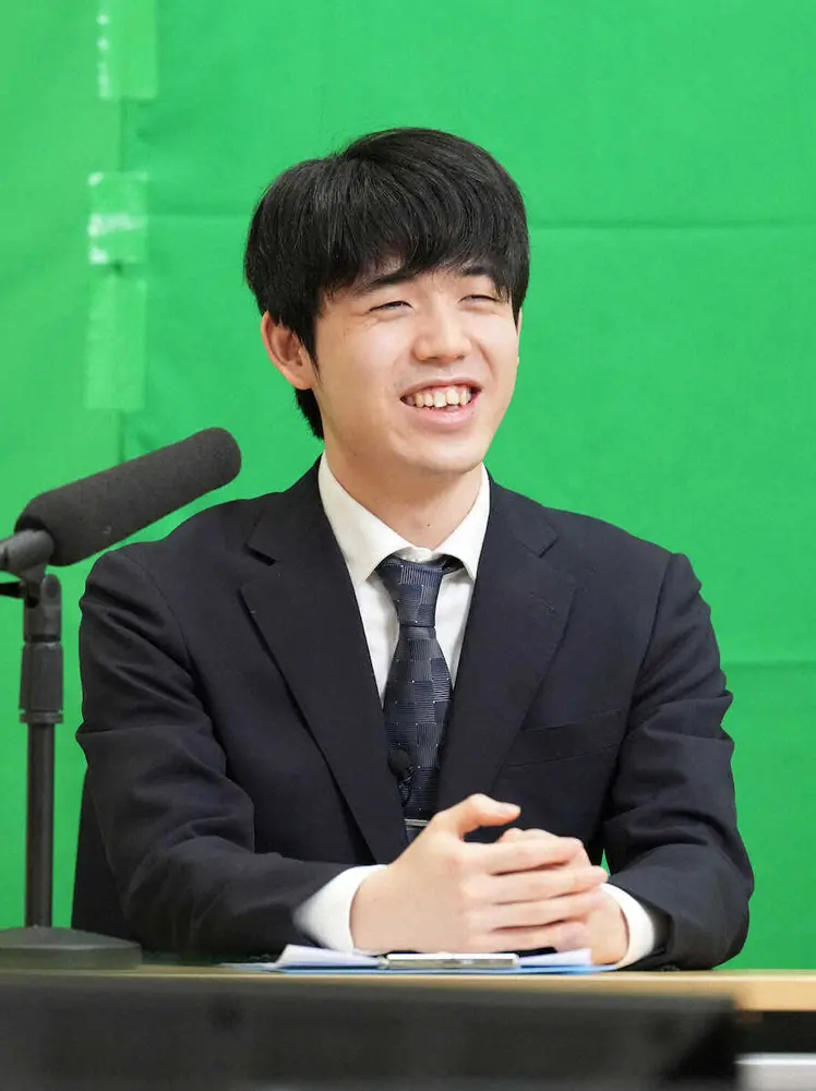 藤井王将「王将戦はポップな面もある棋戦」勝者の記念撮影について語る　今年第1局は「鳥の圧を感じた」