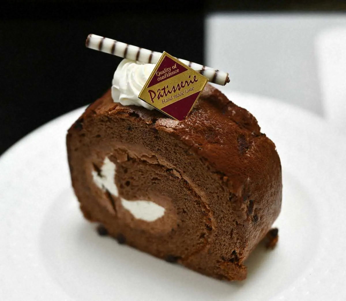 藤井王将の午前のおやつ「生チョコロールケーキ」