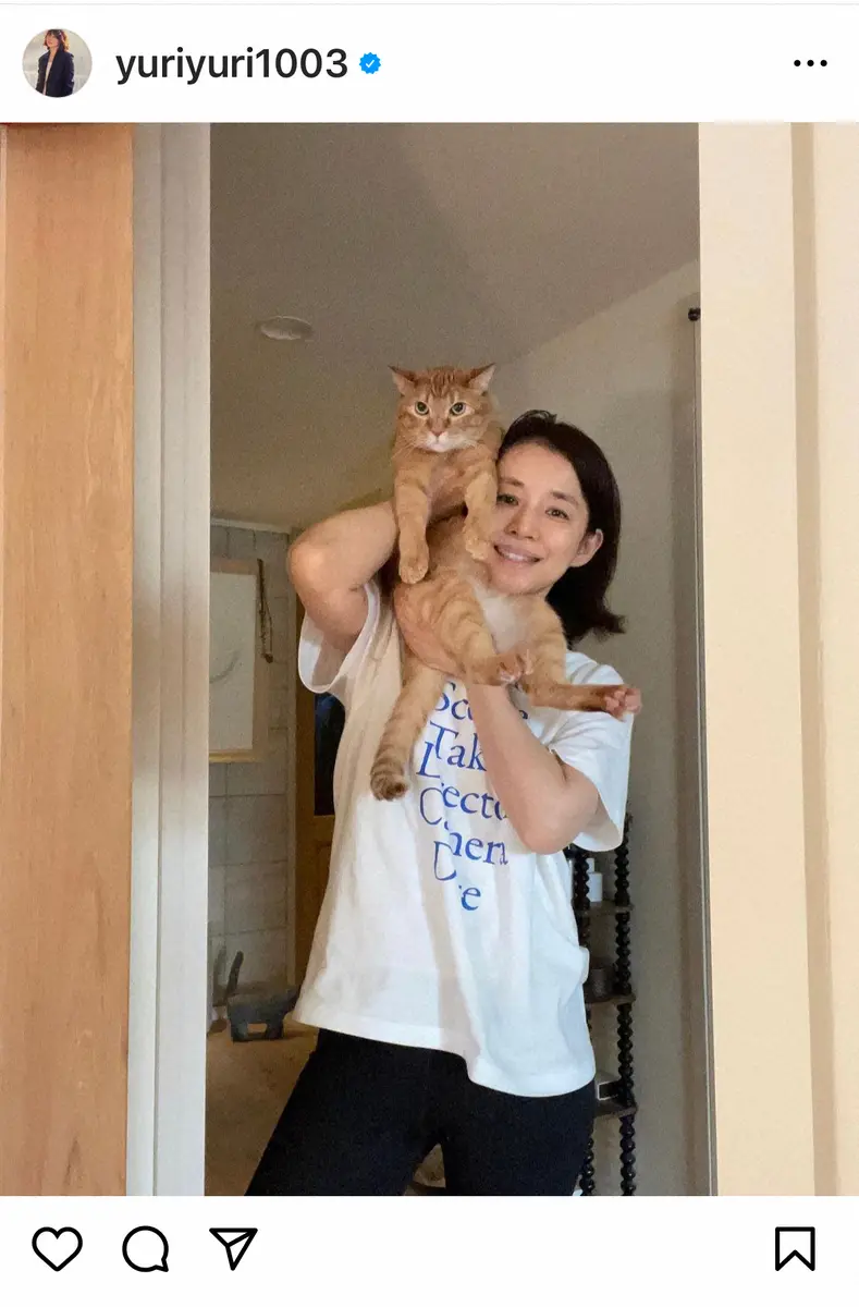 石田ゆり子「私は元気です！」と愛猫との“すっぴん”ショットで体調不良からの回復報告　ファンも安どの声