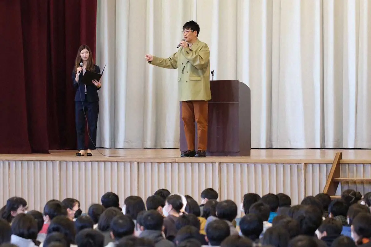 古坂大魔王　出張授業で小学校訪問　デビューからピコ太郎旋風まで「辞めなければなんとかなる」