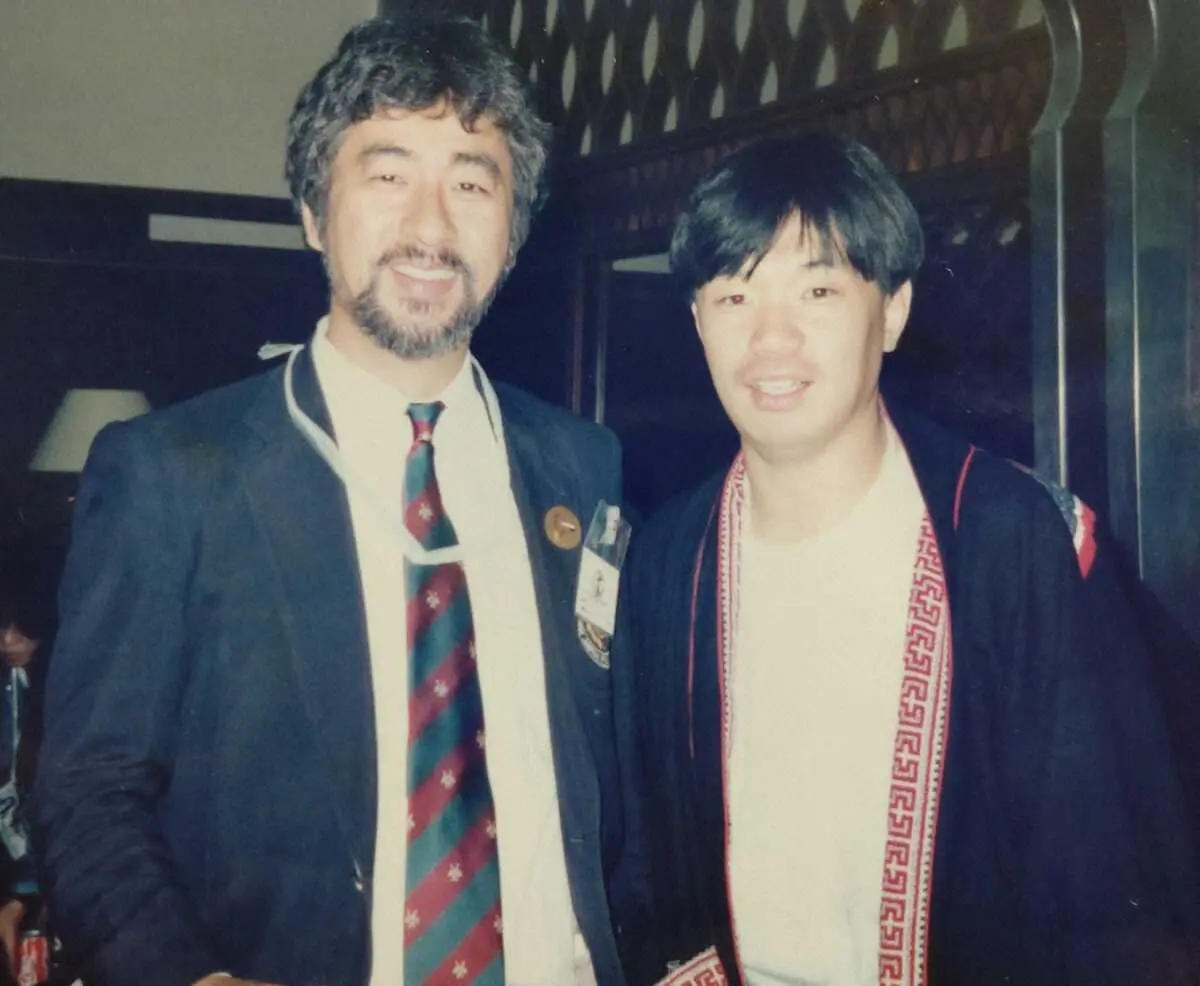 新日本プロレスの倍賞鉄夫さん（左）と