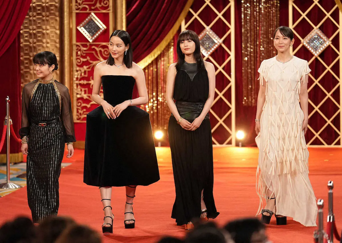第46回日本アカデミー賞　レッドカーペットに登場した優秀主演女優賞の（左から）岸井ゆきの、のん、広瀬すず、吉岡里帆