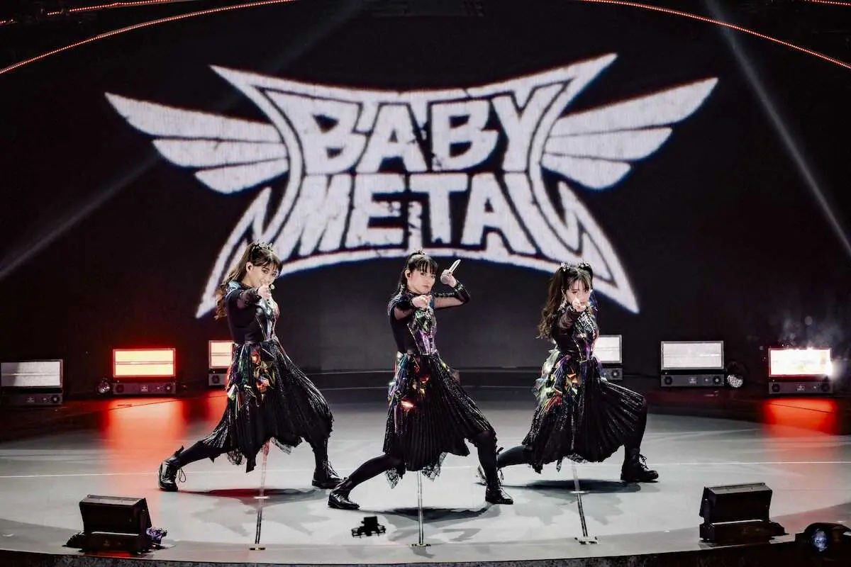 新生「BABYMETAL」始動　MOMOMETAL加わり14曲熱唱