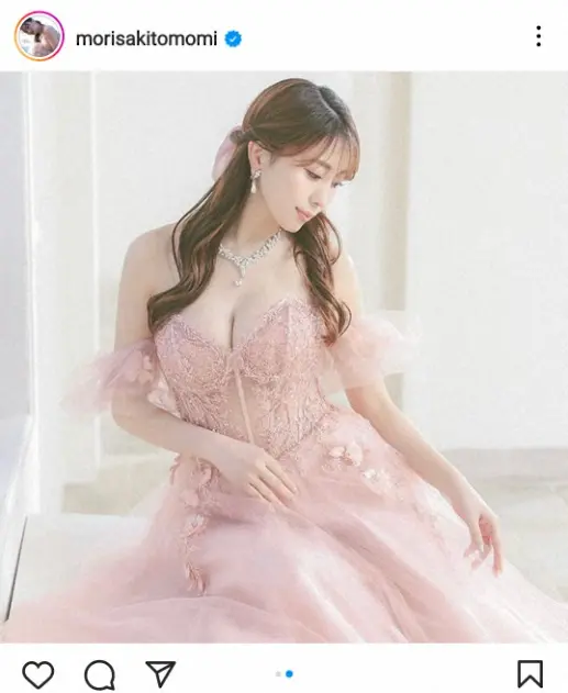 森咲智美　ピンクのシースルードレス姿披露に「ピンク可愛いです」「めっちゃホンマ色っぽく綺麗」