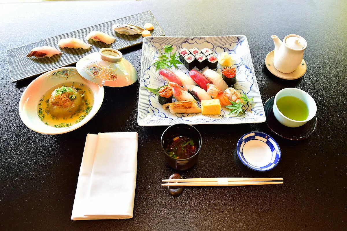 名人戦第1局　昼食は渡辺明名人、藤井聡太王将ともに「にぎり寿司盛り合わせ」