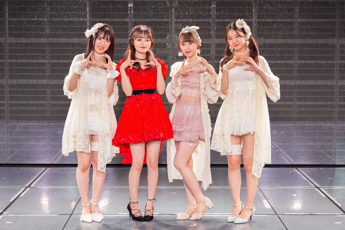 「デビューシングル『青春時計』リリース6周年記念イベント」で（左から）大塚、中井、西潟、真下（C）Flora