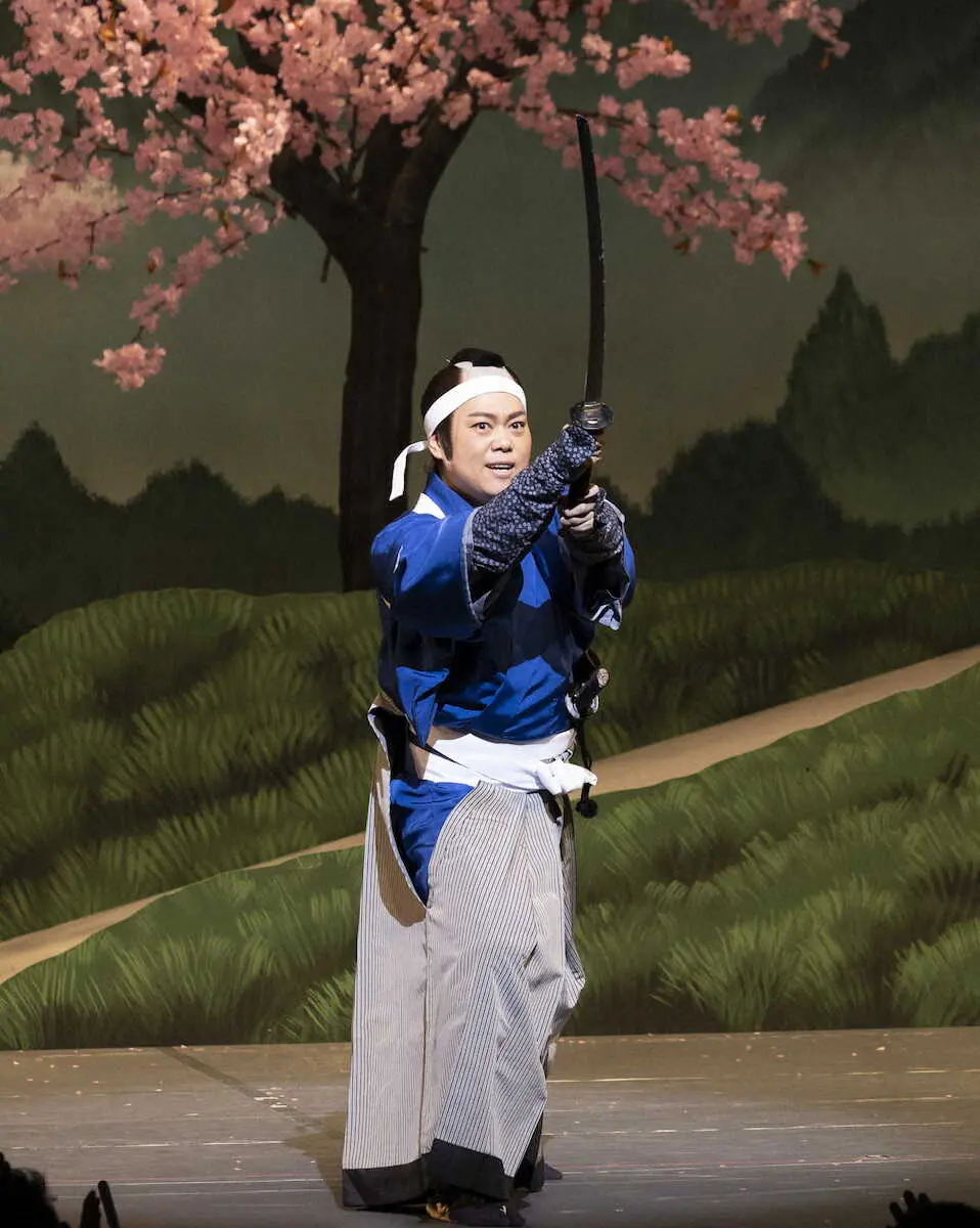 三山ひろしデビュー15周年記念の座長公演開幕「いつも以上にパワーアップ」本格的殺陣シーンも披露