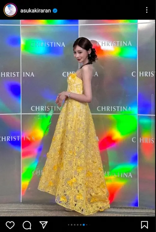 明日花キララ　“黄いたん”カラーのドレス姿披露に「最高に可愛すぎです」「眩しい美しさ」「輝いてる」