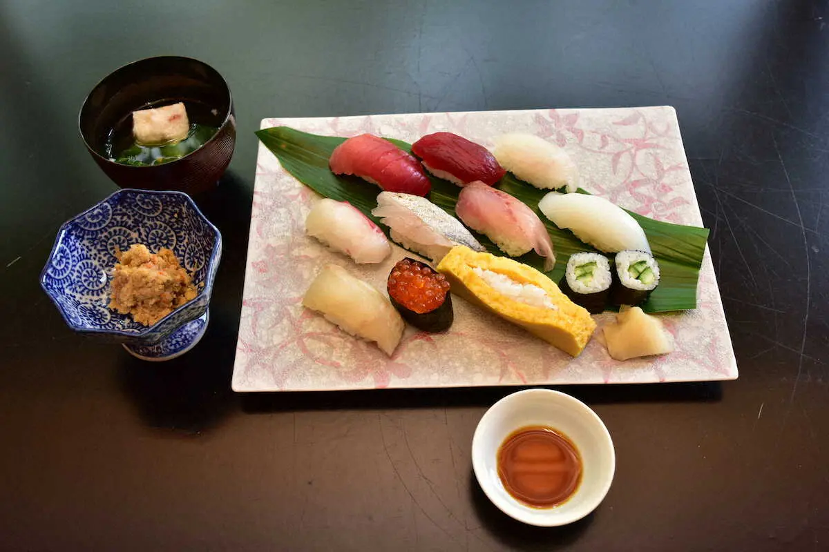 渡辺名人の昼食は「にぎり寿司」（さび抜き、茶碗蒸しと水菓子抜き）（日本将棋連盟提供）