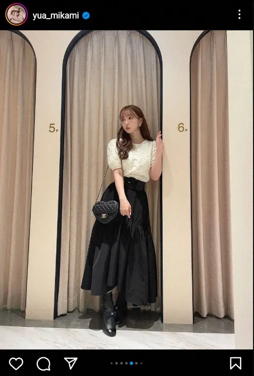 三上悠亜　オキニの白ニット＆黒スカートの私服公開に「めちゃめちゃ可愛くて素敵」「お姫様みたい」