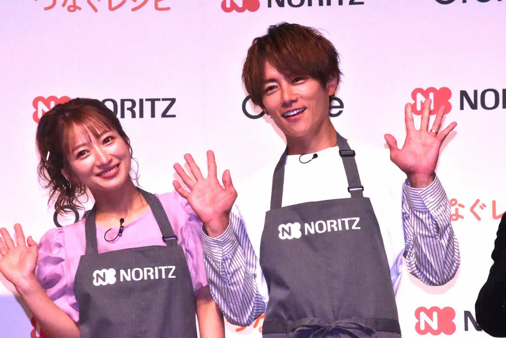 「「『NORITZ　For　2030』厨房新商品発表会」に出席した辻希美（左）と杉浦太陽