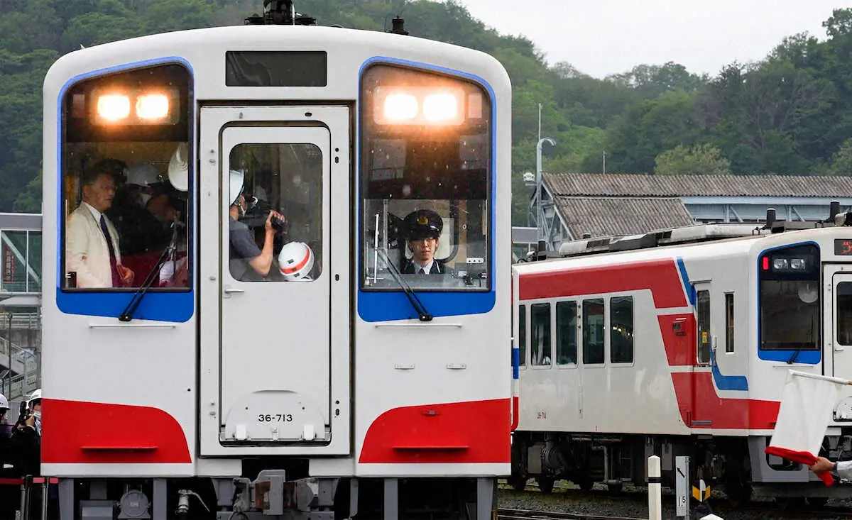 「乗り鉄」藤井6冠　大興奮　三陸鉄道で運転体験「免許を持ってないのにいいのかなと」