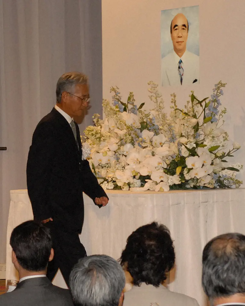 横山ノックさんの葬儀に参列した上岡龍太郎さん（2007年撮影）