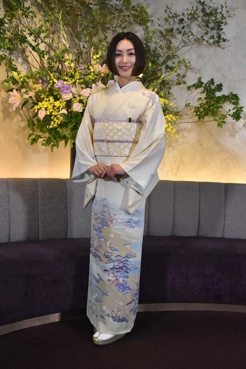 酒井法子　セーラー服姿披露へ「不安しかない」