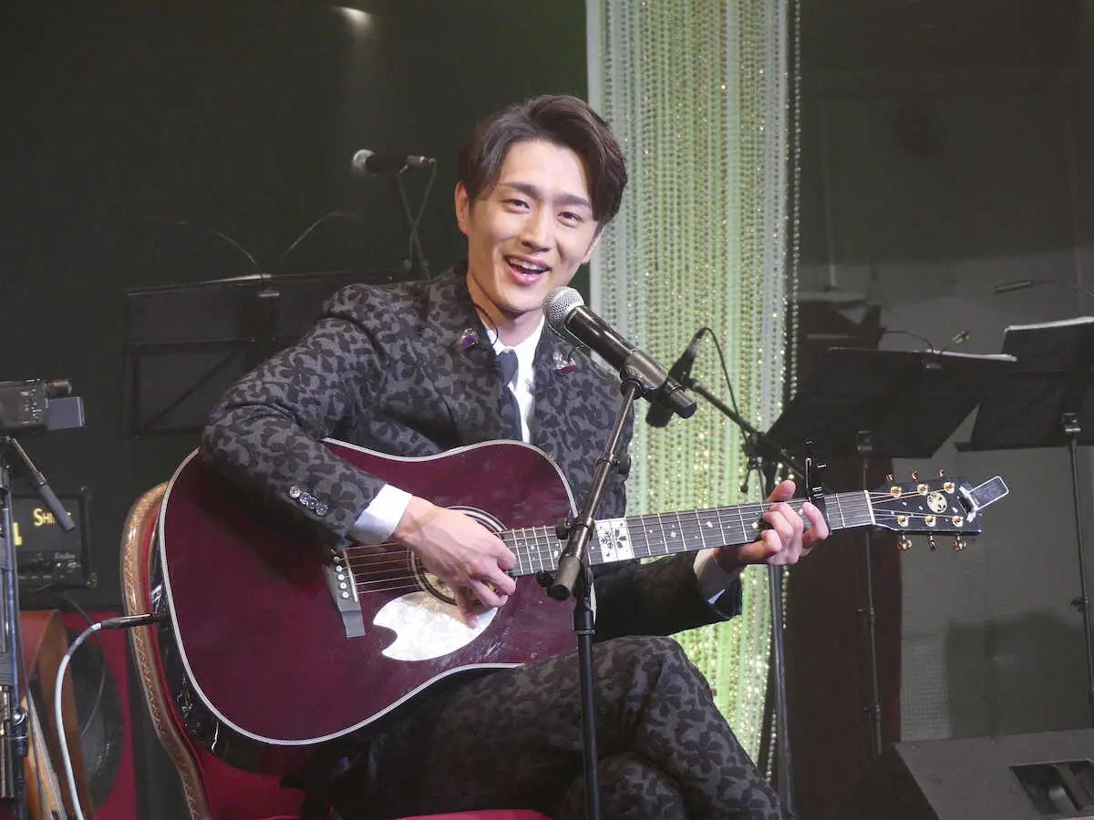 真田ナオキがツアー初日公演　ギターの弾き語りに初挑戦「間やテンポ、歌い回しが自由に表現出来る」