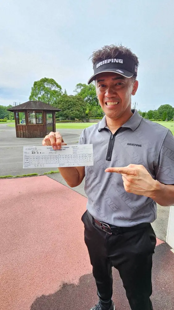 ゴルフのティーチングプロ実技審査に合格した武井壮