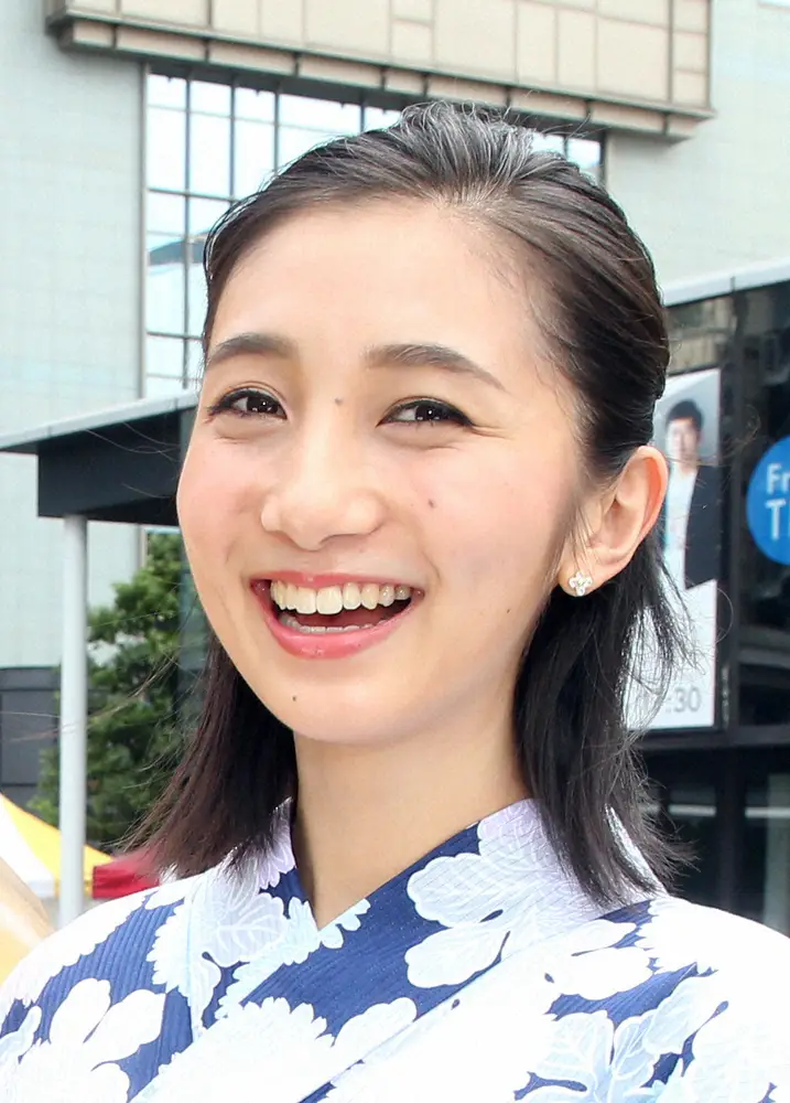 TBS近藤夏子アナ“恒例”の家族での誕生日会報告「私の両サイドにいるのは双子の弟たち」