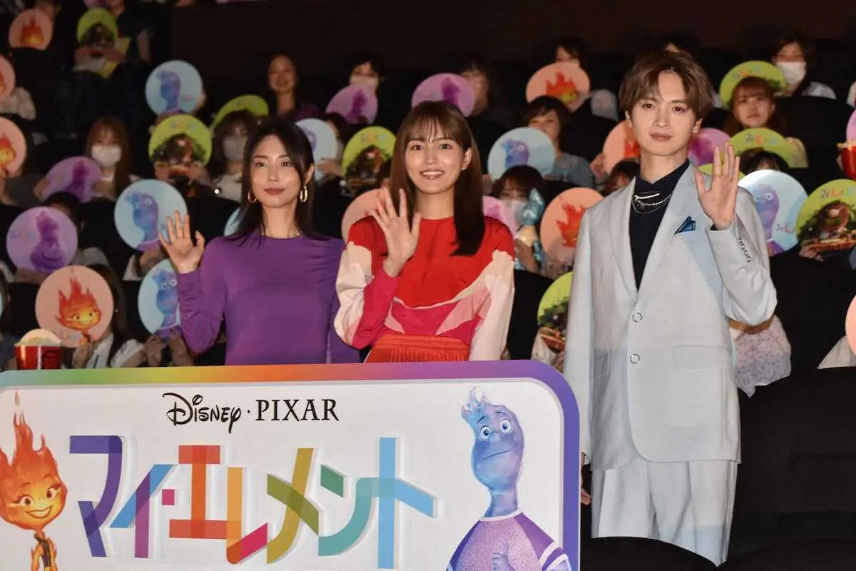 アニメ映画「マイ・エレメント」の公開記念舞台あいさつに出席した（左から）MEGUMI、川口春奈、Kis－My－Ft2の玉森裕太
