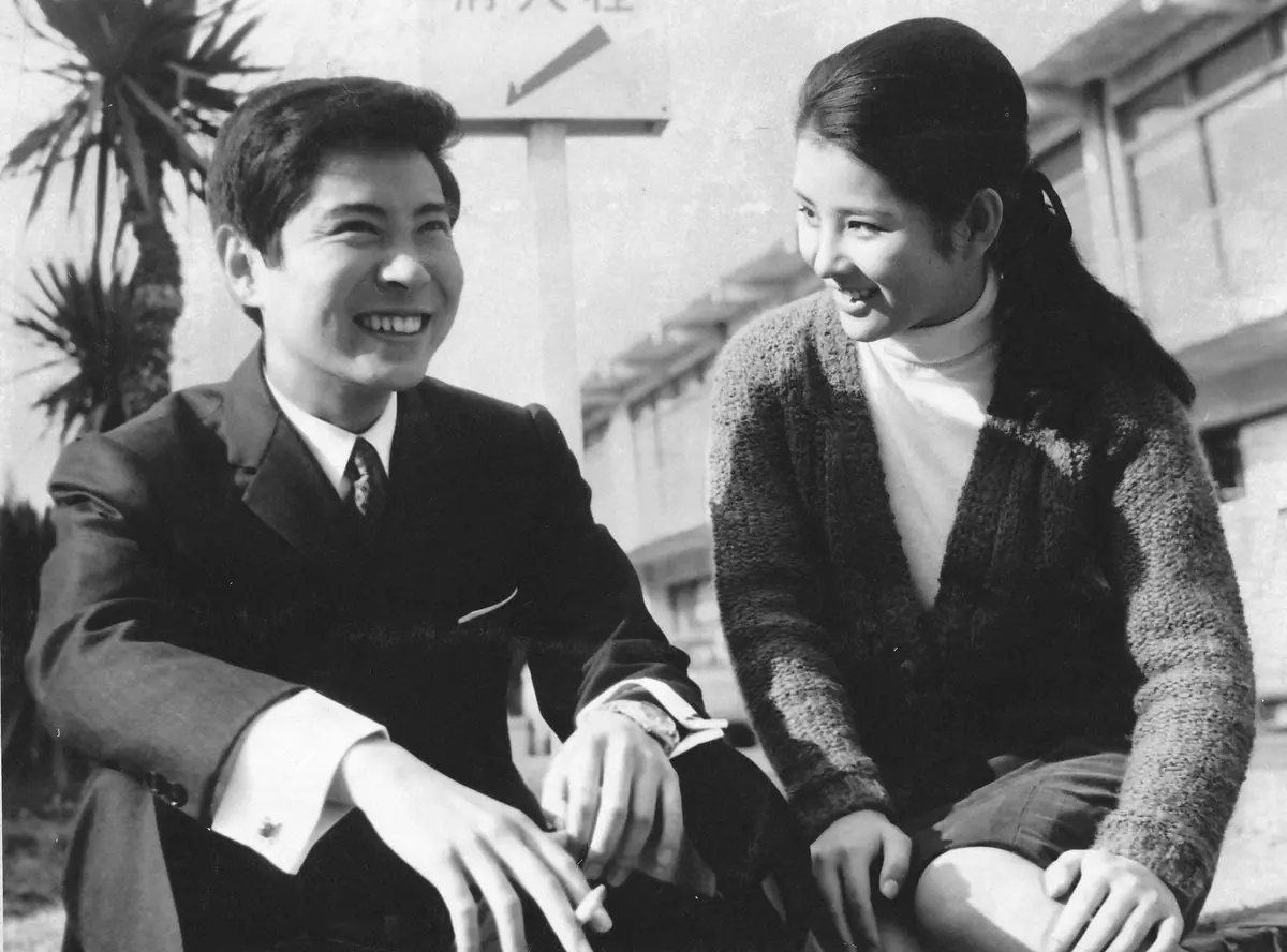 浜田光夫（左）と吉永小百合（１９６８年）
