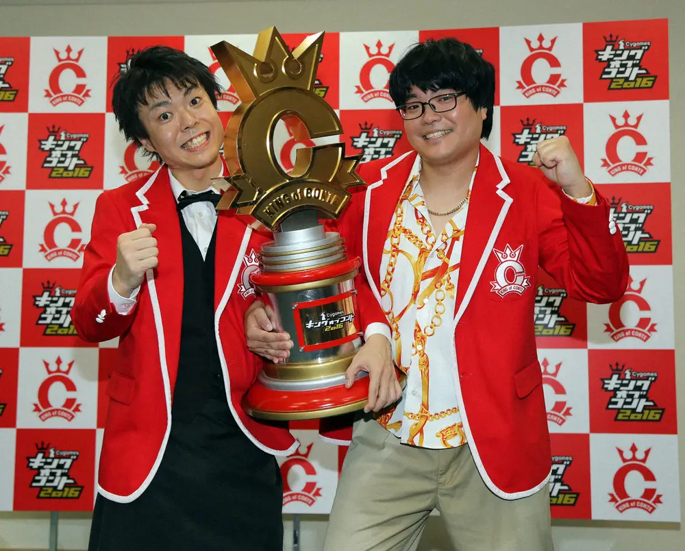 「キングオブコント2016」で第9代王者に輝いたライスの田所仁（左）と関町知弘
