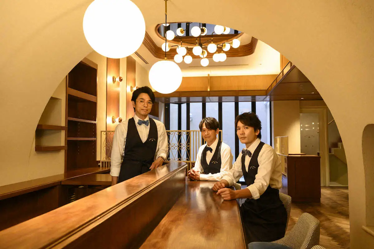 「喫茶二十世紀」をオープンする「20th　Century」の（左から）井ノ原快彦、坂本昌行、長野博