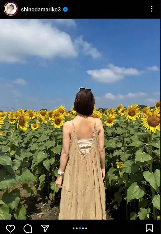 篠田麻里子　“背中パックリ”大胆ワンピのひまわり畑ショット公開に「美背中美女」「素敵です」