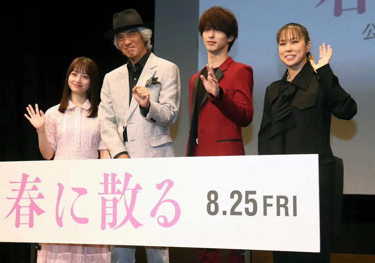 映画「春に散る」の公開直前イベントに出席した（左から）橋本環奈、佐藤浩市、横浜流星、AI