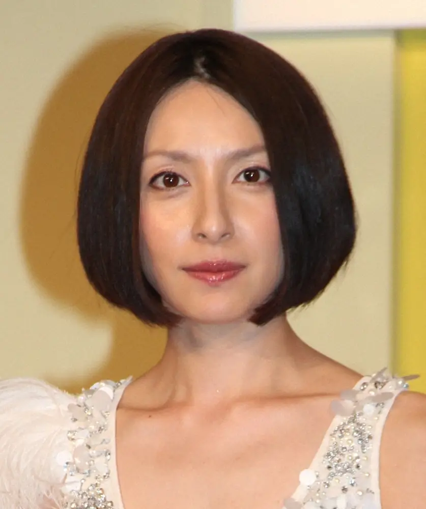 奥菜恵、身体の色素が抜ける病気「尋常性白斑」を公表「現在も進行中」「女優を続けて行けるのか悩み…」